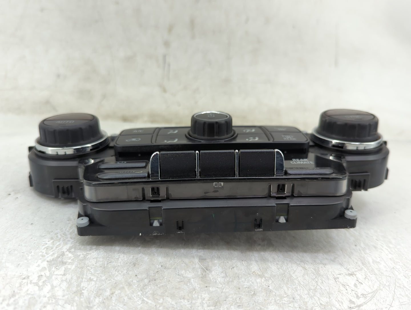 2017-2020 Chevrolet Tahoe Climate Control Module Temperature AC/Heater Replacement P/N:815372982 23449657 Fits OEM Used Auto