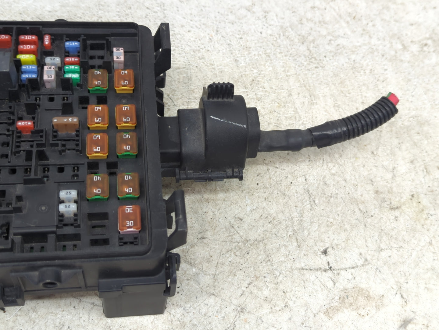 2015-2020 Chevrolet Tahoe Fusebox Fuse Box Panel Relay Module P/N:23225905 86323800603230 Fits Fits 2015 2016 2017 2018 2019