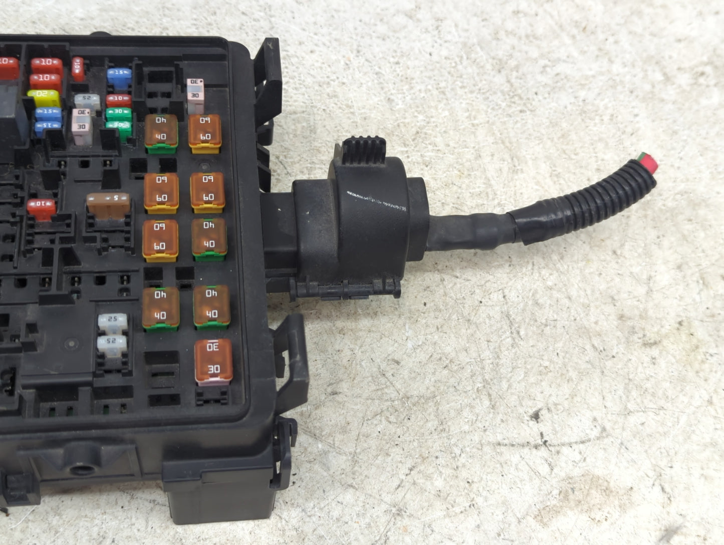2015-2020 Chevrolet Tahoe Fusebox Fuse Box Panel Relay Module P/N:23225905 86323800603230 Fits Fits 2015 2016 2017 2018 2019