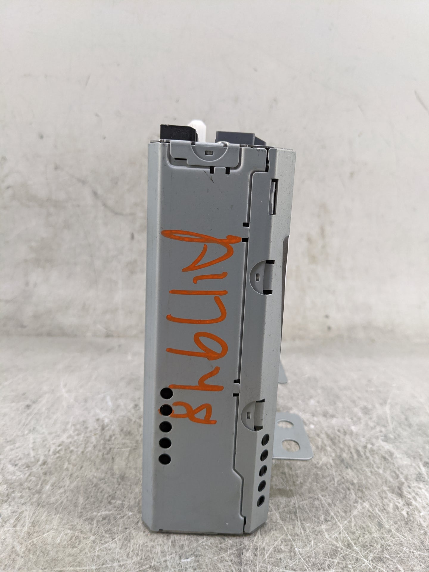 2015 Chevrolet Tahoe Radio AM FM Cd Player Receiver Replacement P/N:23487132 BD-1GW5K2X-D, 421304423 Fits OEM Used Auto Part