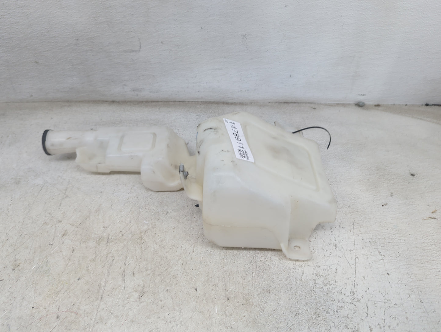 2015-2020 Chevrolet Tahoe Windshield Washer Fluid Reservoir Bottle Oem 1478911 - Oemusedautoparts1.com