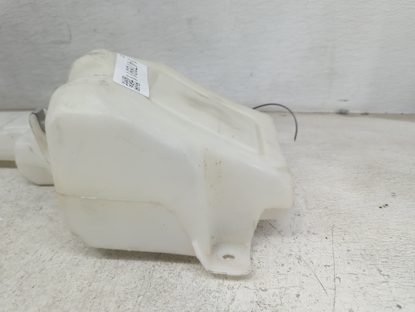 2015-2020 Chevrolet Tahoe Windshield Washer Fluid Reservoir Bottle Oem 1478911 - Oemusedautoparts1.com