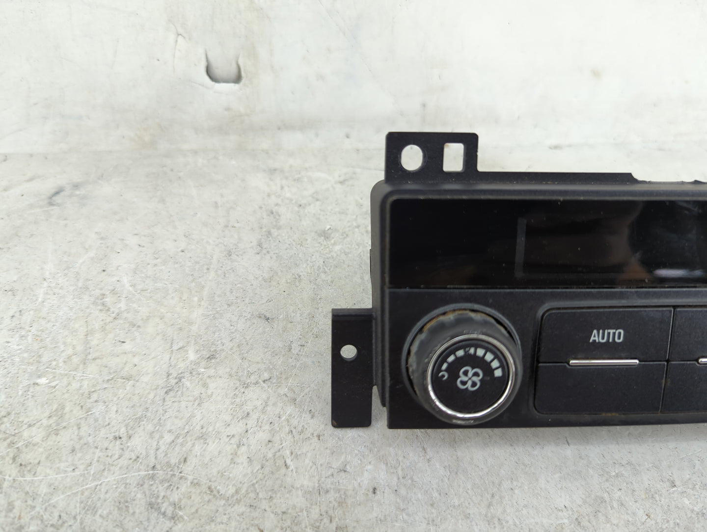2015-2020 Chevrolet Tahoe Climate Control Module Temperature AC/Heater Replacement Fits OEM Used Auto Parts - Oemusedautopar