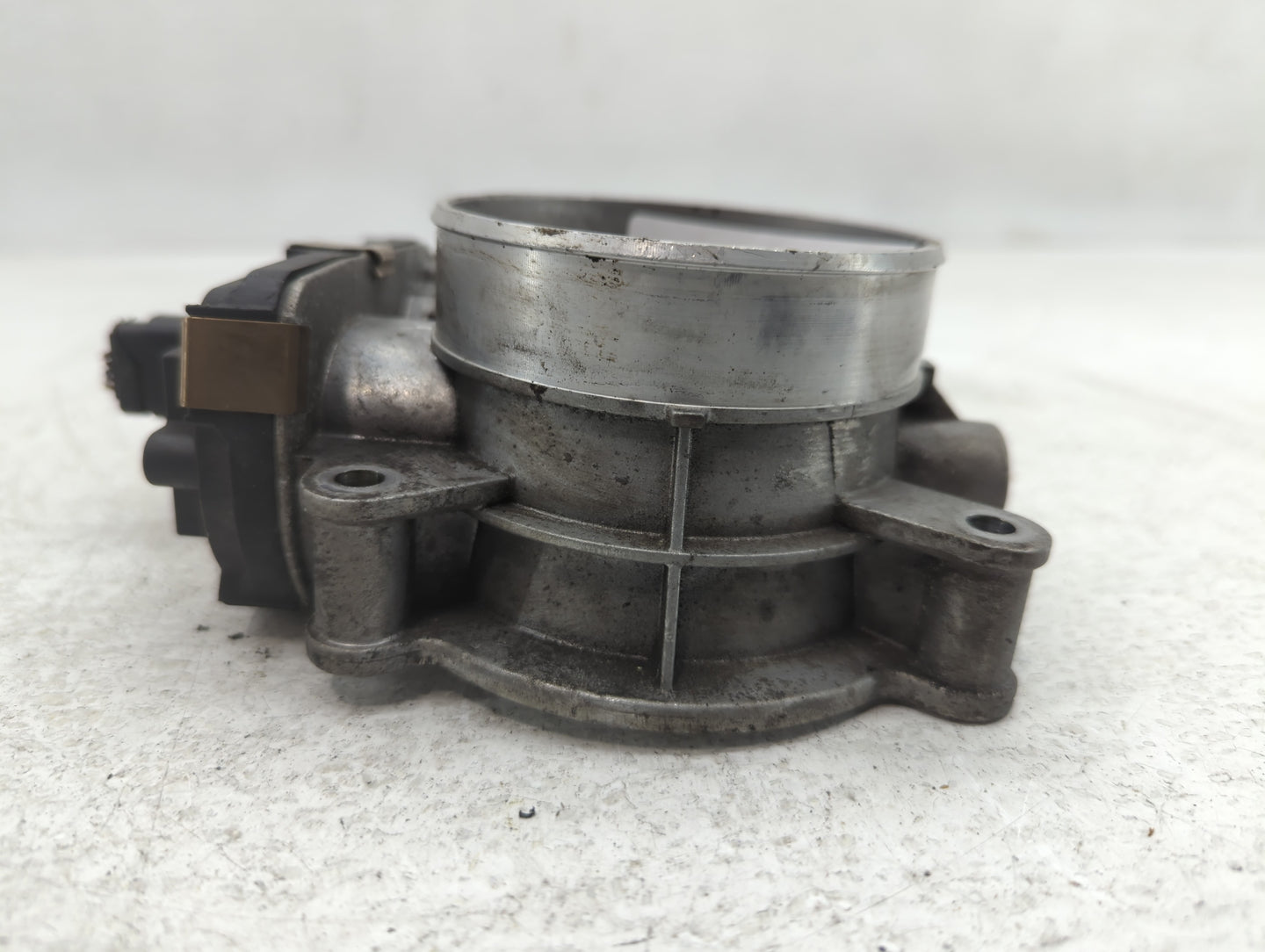 2015-2022 Chevrolet Tahoe Throttle Body P/N:12617792 Fits Fits 2014 2015 2016 2017 2018 2019 2020 2021 2022 OEM Used Auto Pa