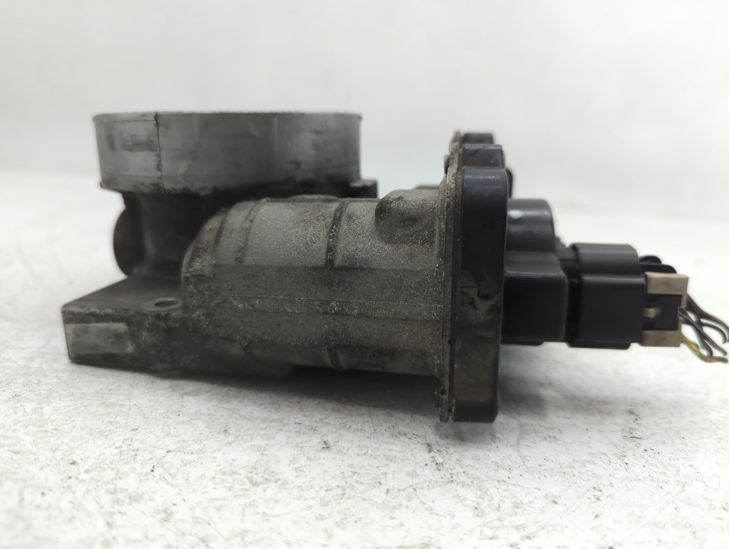 2015-2022 Chevrolet Tahoe Throttle Body P/N:161272 Fits Fits 2014 2015 2016 2017 2018 2019 2020 2021 2022 OEM Used Auto Part