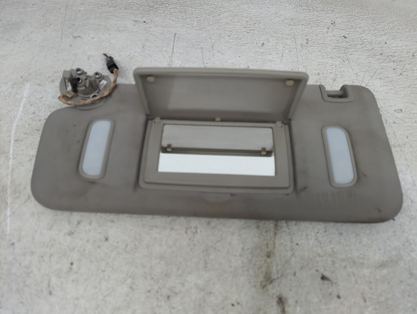 2015 Chevrolet Traverse Sun Visor Shade Replacement Driver Left Mirror Fits OEM Used Auto Parts - Oemusedautoparts1.com