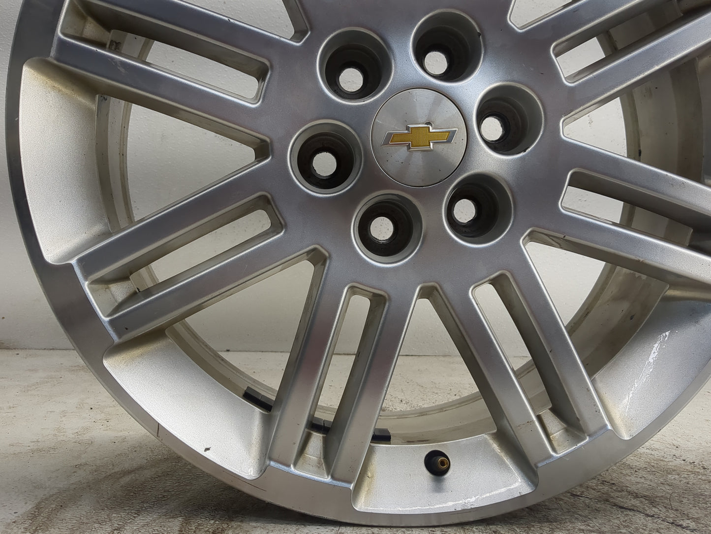 Chevrolet Traverse Oem Wheel Rim - Oemusedautoparts1.com