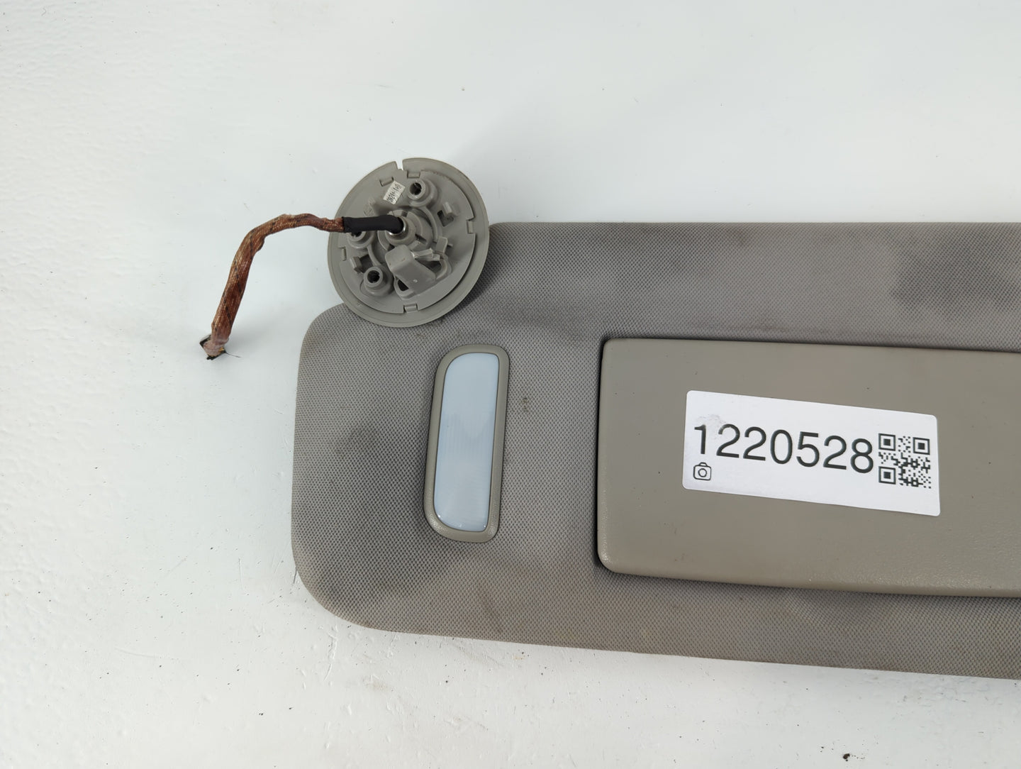 2015 Chevrolet Traverse Sun Visor Shade Replacement Driver Left Mirror Fits OEM Used Auto Parts - Oemusedautoparts1.com