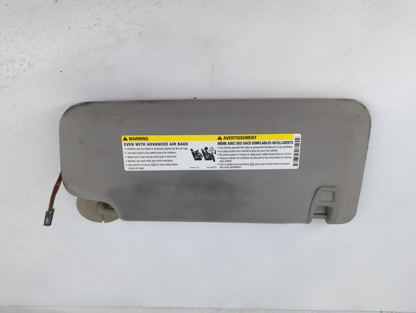 2015 Chevrolet Traverse Sun Visor Shade Replacement Driver Left Mirror Fits OEM Used Auto Parts - Oemusedautoparts1.com