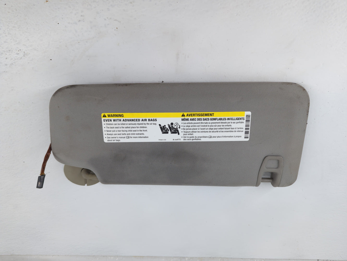 2015 Chevrolet Traverse Sun Visor Shade Replacement Driver Left Mirror Fits OEM Used Auto Parts - Oemusedautoparts1.com