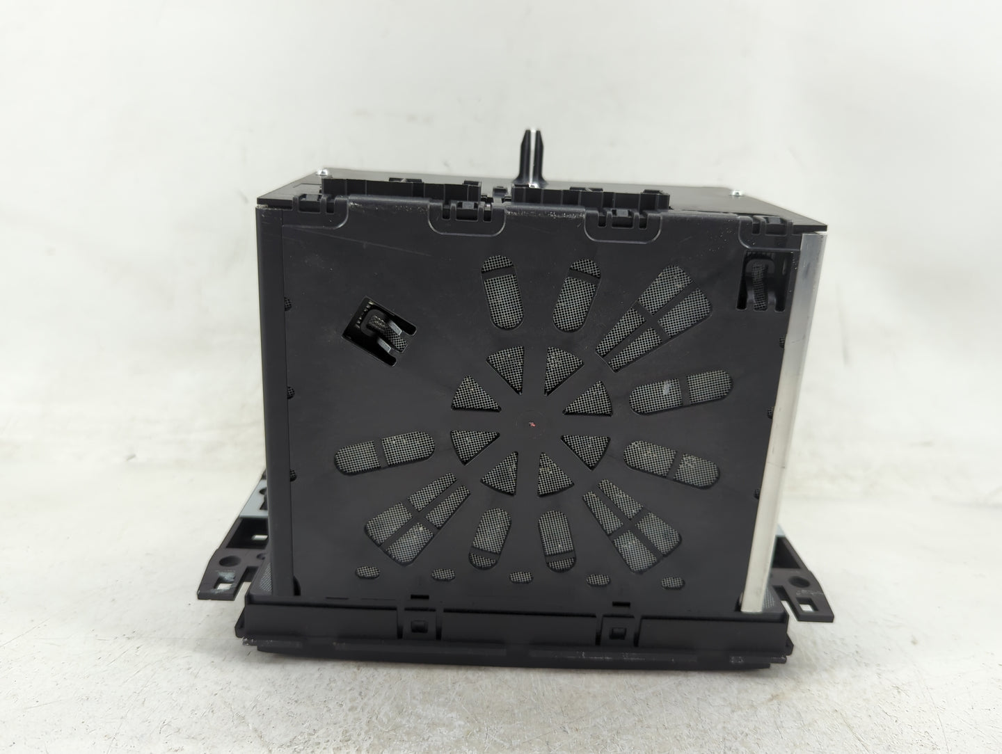 2015 Chevrolet Traverse Radio AM FM Cd Player Receiver Replacement P/N:23205043 Fits OEM Used Auto Parts - Oemusedautoparts1