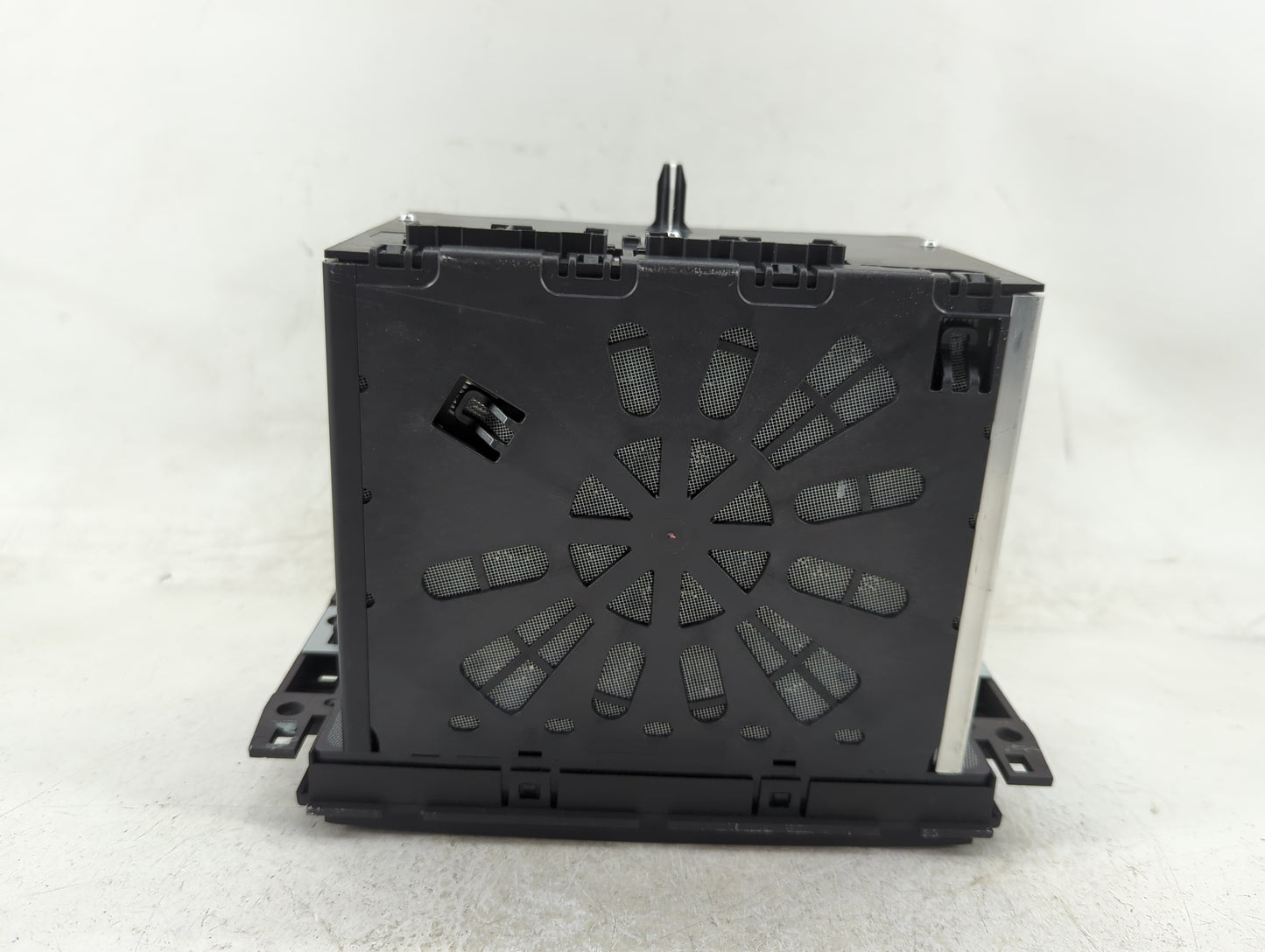 2015 Chevrolet Traverse Radio AM FM Cd Player Receiver Replacement P/N:23205043 Fits OEM Used Auto Parts - Oemusedautoparts1