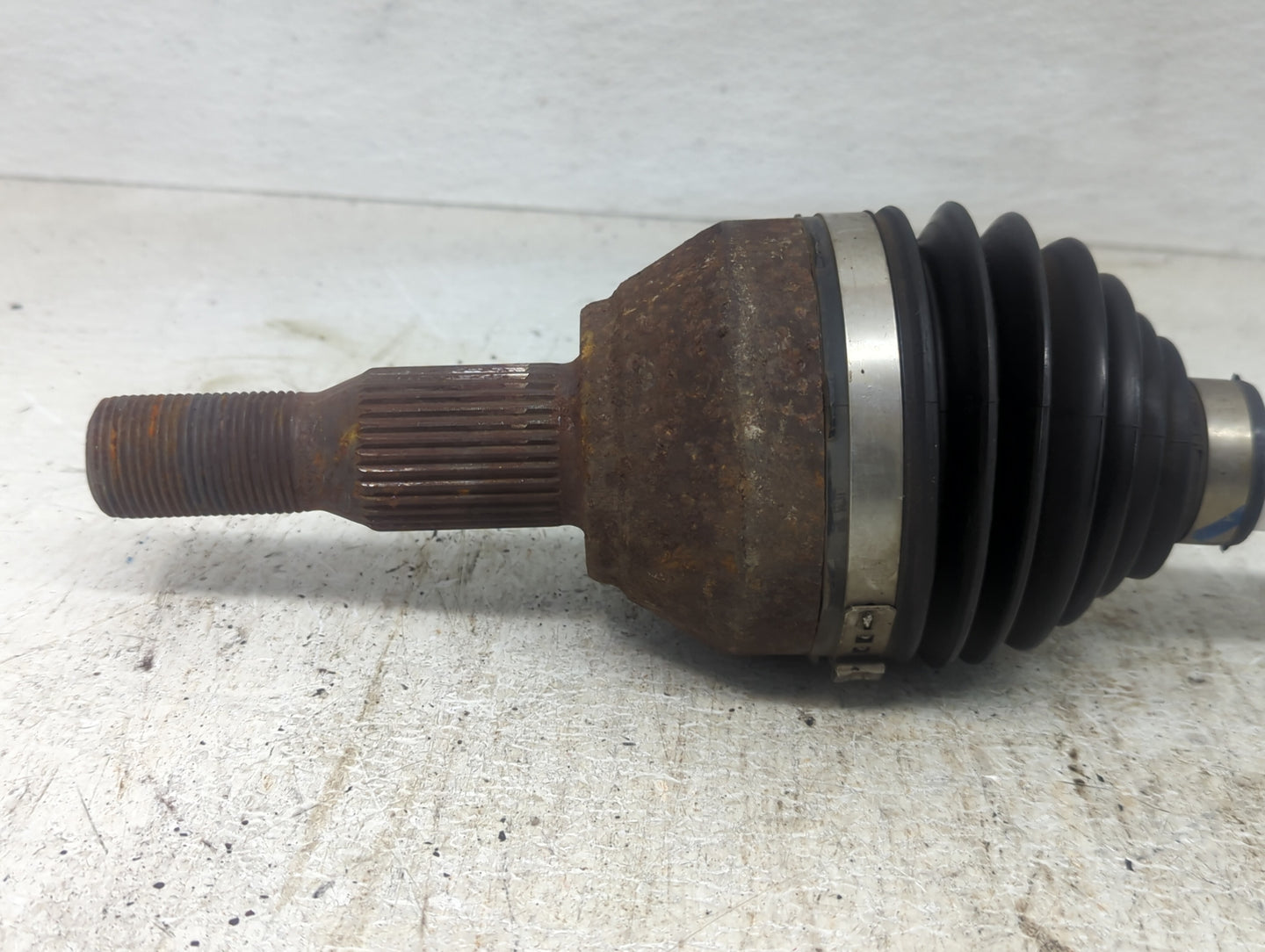 2017-2017 Chevrolet Traverse Axle Shaft Front Passenger Cv C/v 1428199 - Oemusedautoparts1.com