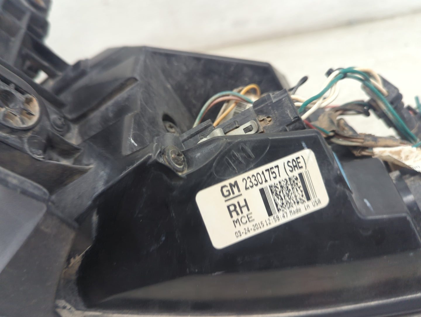 2013-2017 Chevrolet Traverse Tail Light Assembly Passenger Right OEM P/N:23301757 Fits Fits 2013 2014 2015 2016 2017 OEM Use