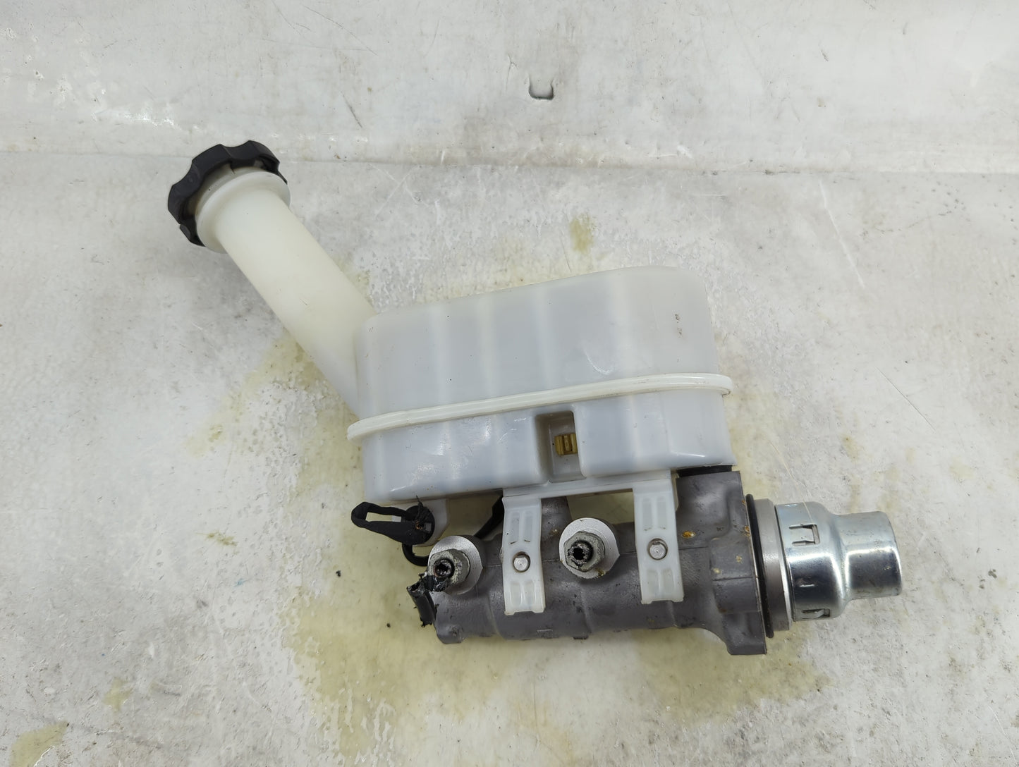 Chevrolet Traverse Brake Master Cylinder 1490579 - Oemusedautoparts1.com