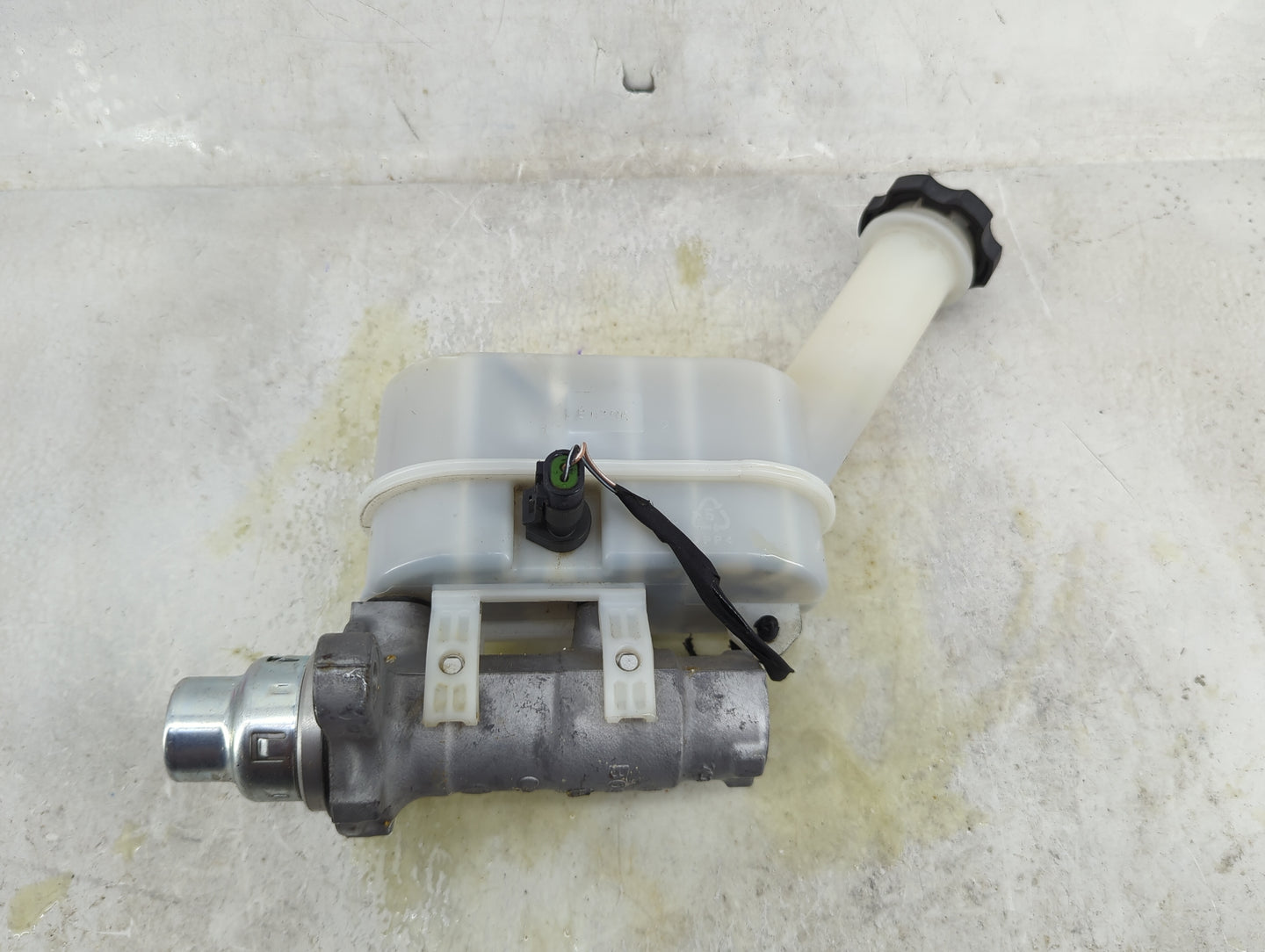 Chevrolet Traverse Brake Master Cylinder 1490579 - Oemusedautoparts1.com