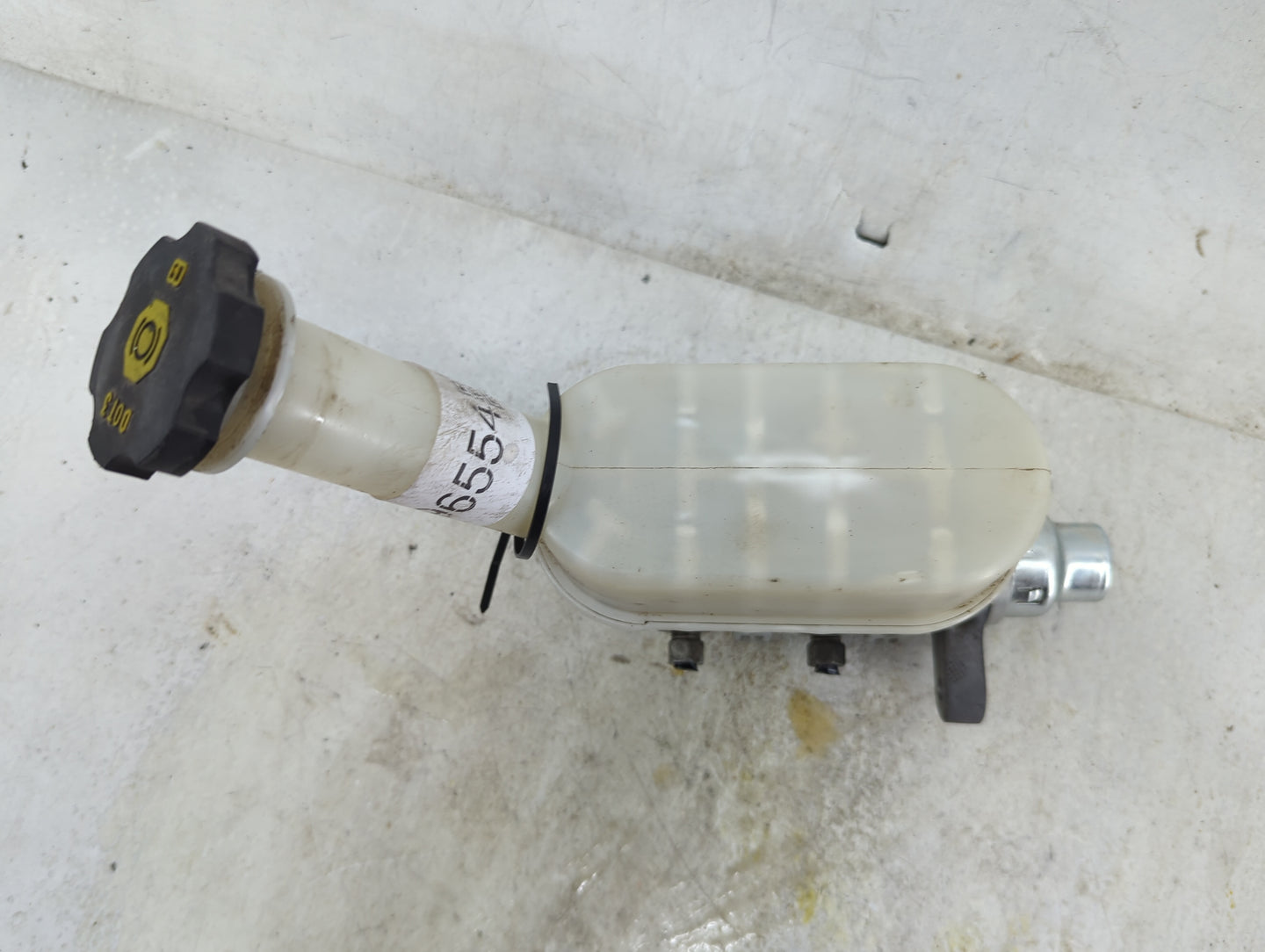 Chevrolet Traverse Brake Master Cylinder 1496554 - Oemusedautoparts1.com