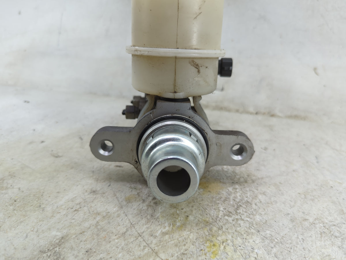 Chevrolet Traverse Brake Master Cylinder 1496554 - Oemusedautoparts1.com