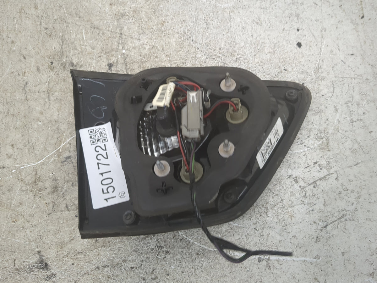 2013 Chevrolet Traverse Passenger Right Side Deck Lid Mounted Tail Light 1501722 - Oemusedautoparts1.com