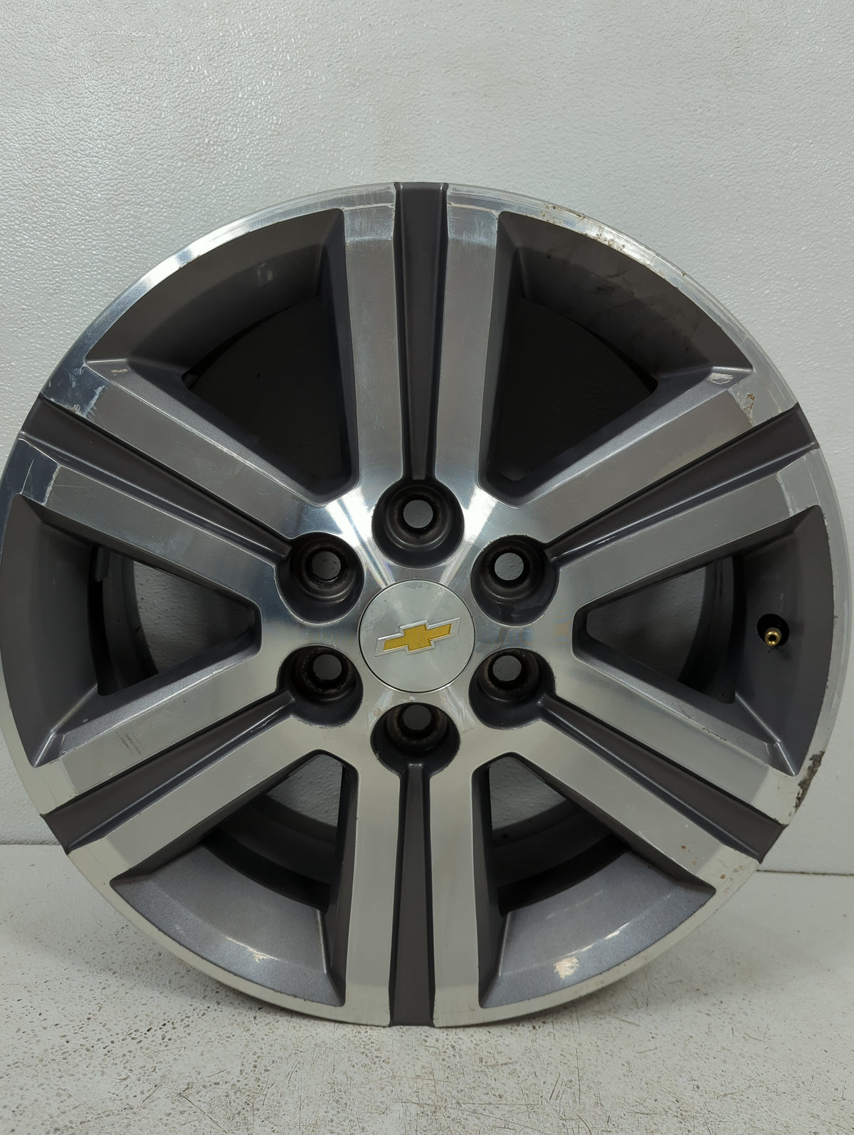 2015 Chevrolet Traverse Oem Wheel Rim 5039548 - Oemusedautoparts1.com