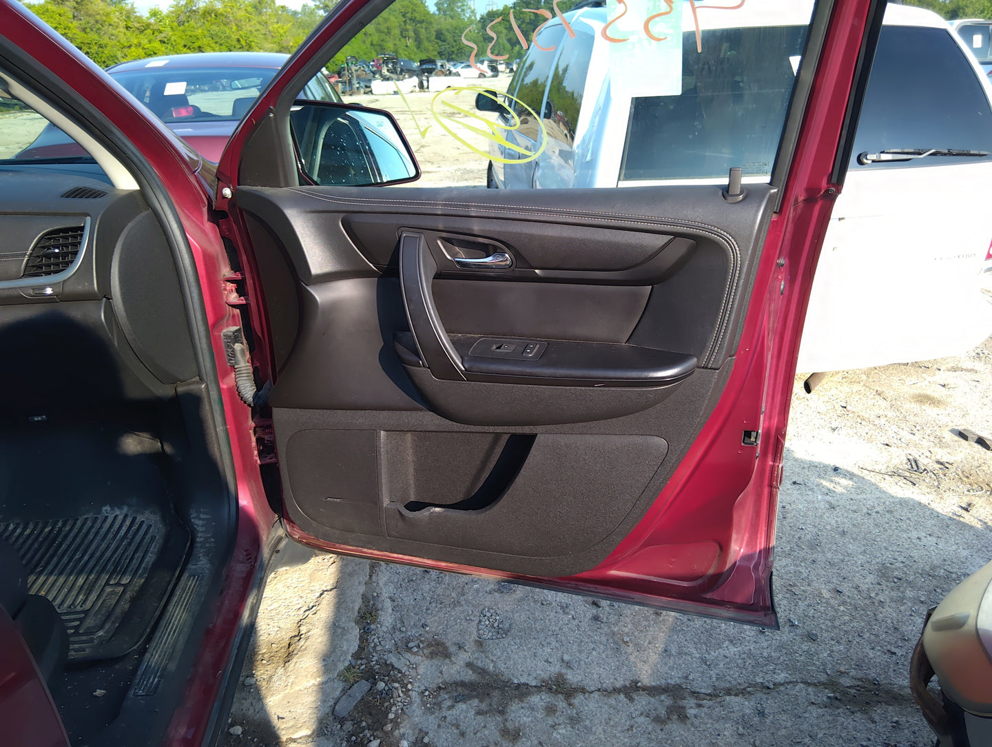 2015 Chevrolet Traverse Front Right Passenger Interior Door Panel Trim - Oemusedautoparts1.com