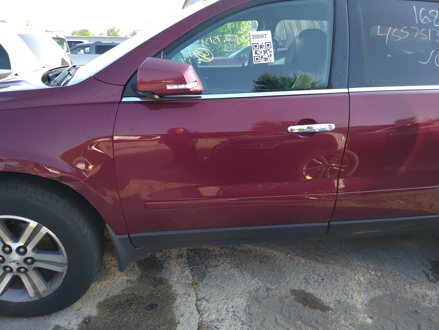 2015 Chevrolet Traverse Driver Front Door Oem - Oemusedautoparts1.com