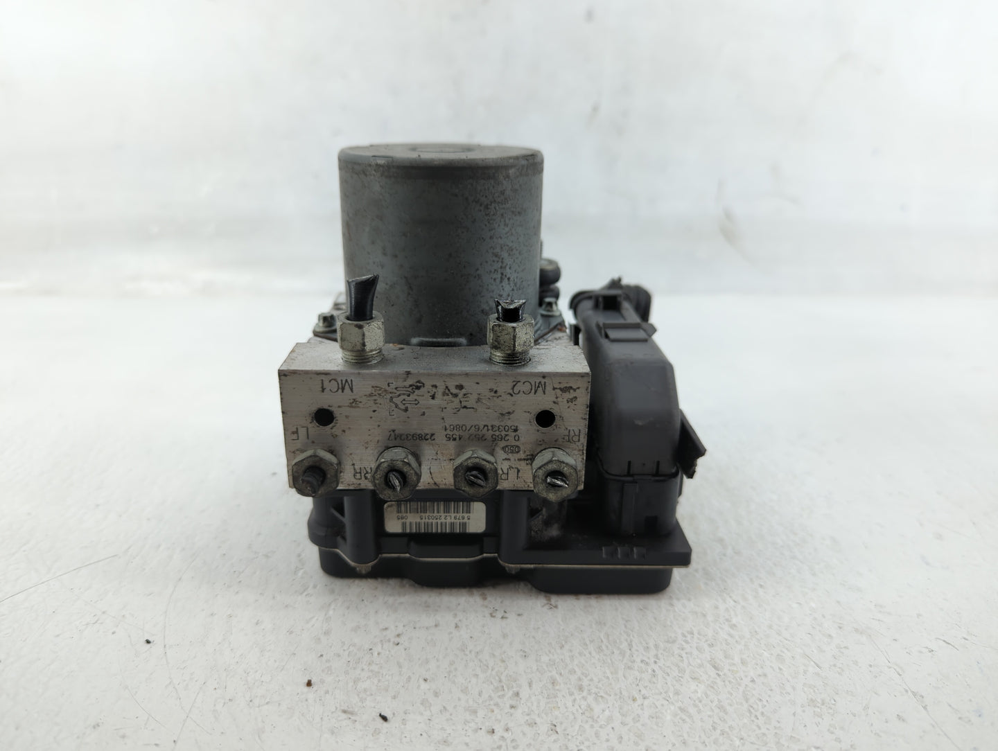 2017 Chevrolet Traverse ABS Pump Control Module Replacement P/N:22893247 Fits Fits 2012 2013 2014 2015 2016 OEM Used Auto Pa
