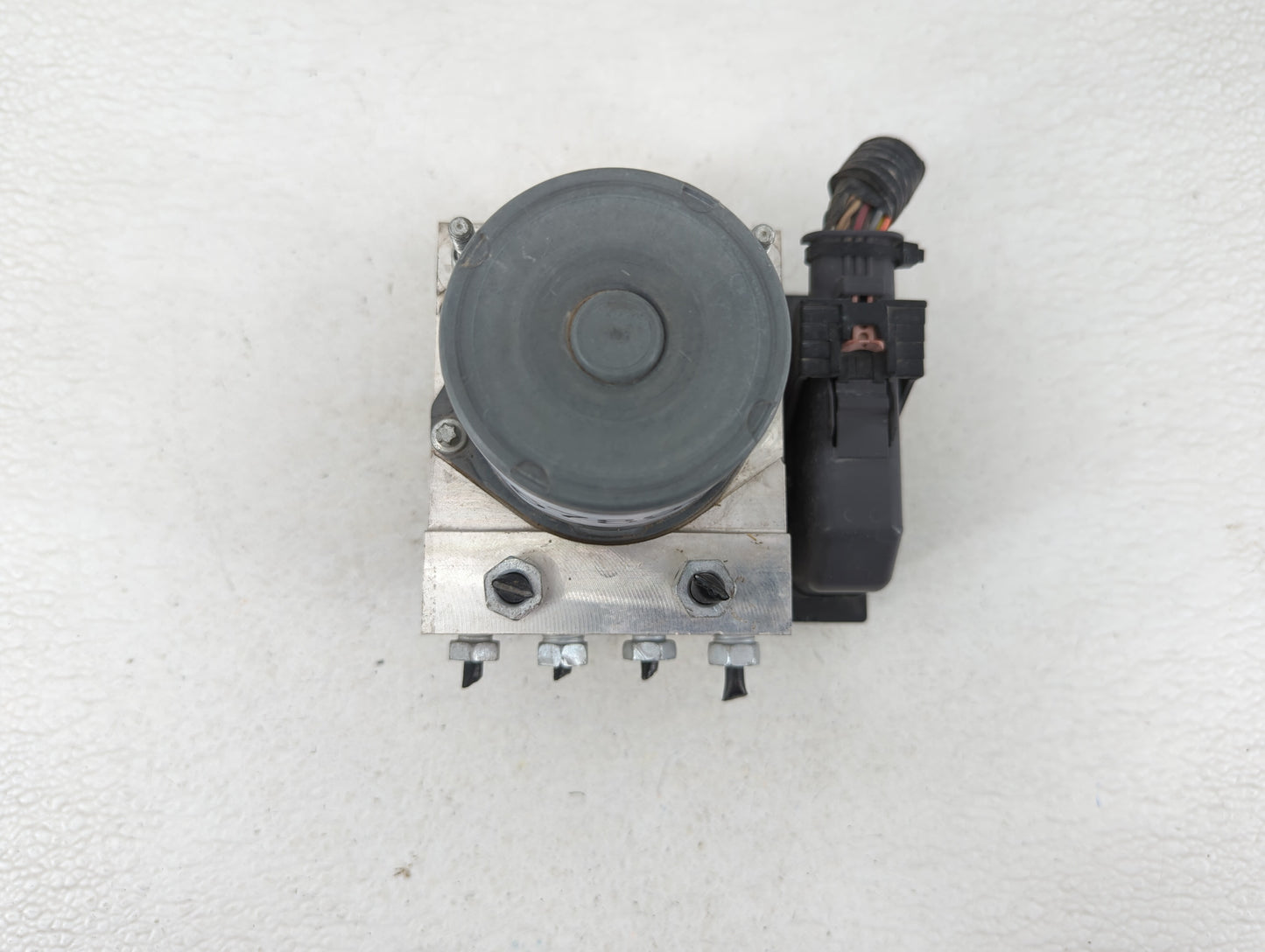 2017 Chevrolet Traverse ABS Pump Control Module Replacement P/N:22893248 Fits Fits 2012 2013 2014 2015 2016 OEM Used Auto Pa