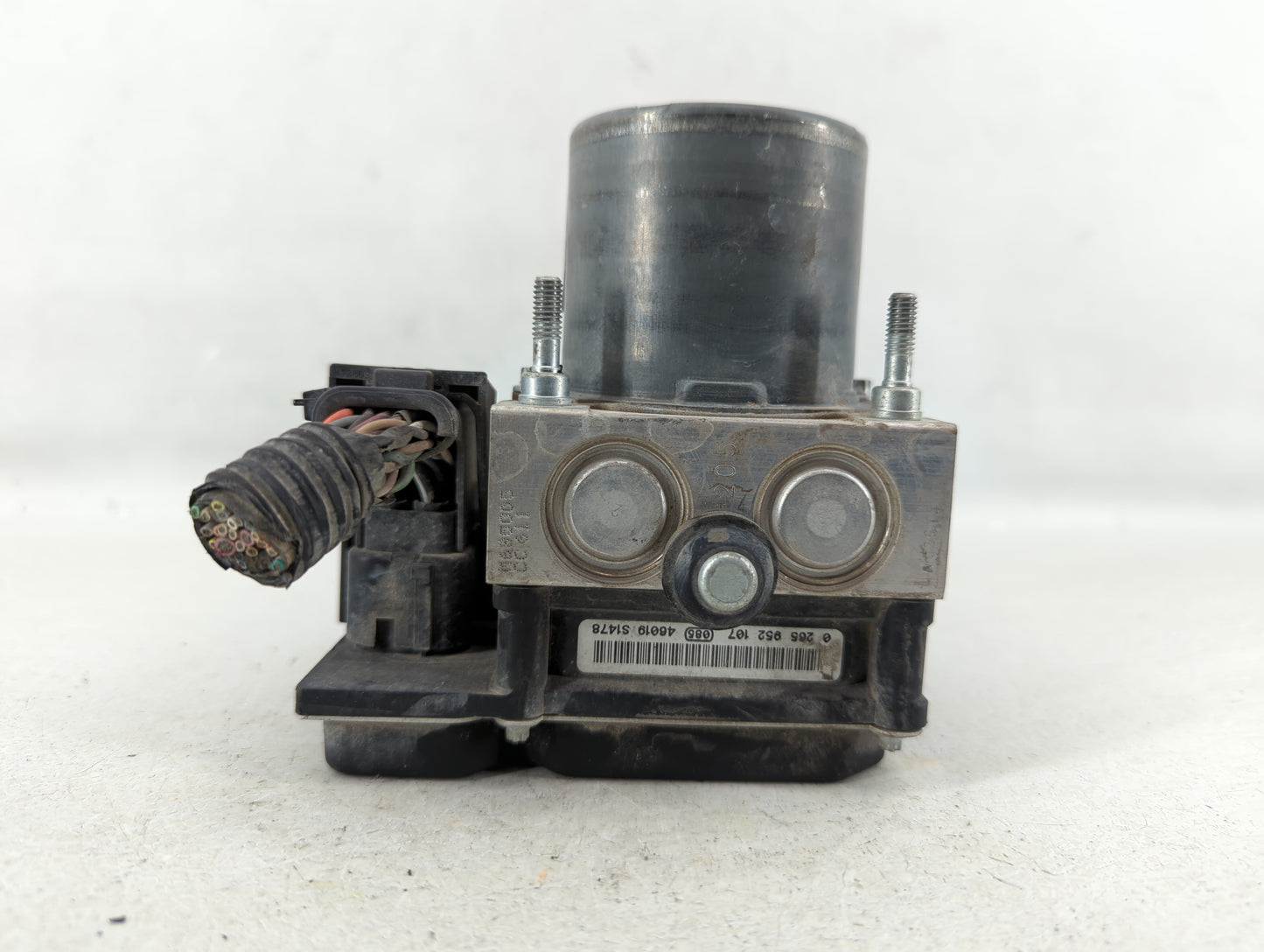 2017 Chevrolet Traverse ABS Pump Control Module Replacement P/N:22893248 Fits Fits 2012 2013 2014 2015 2016 OEM Used Auto Pa