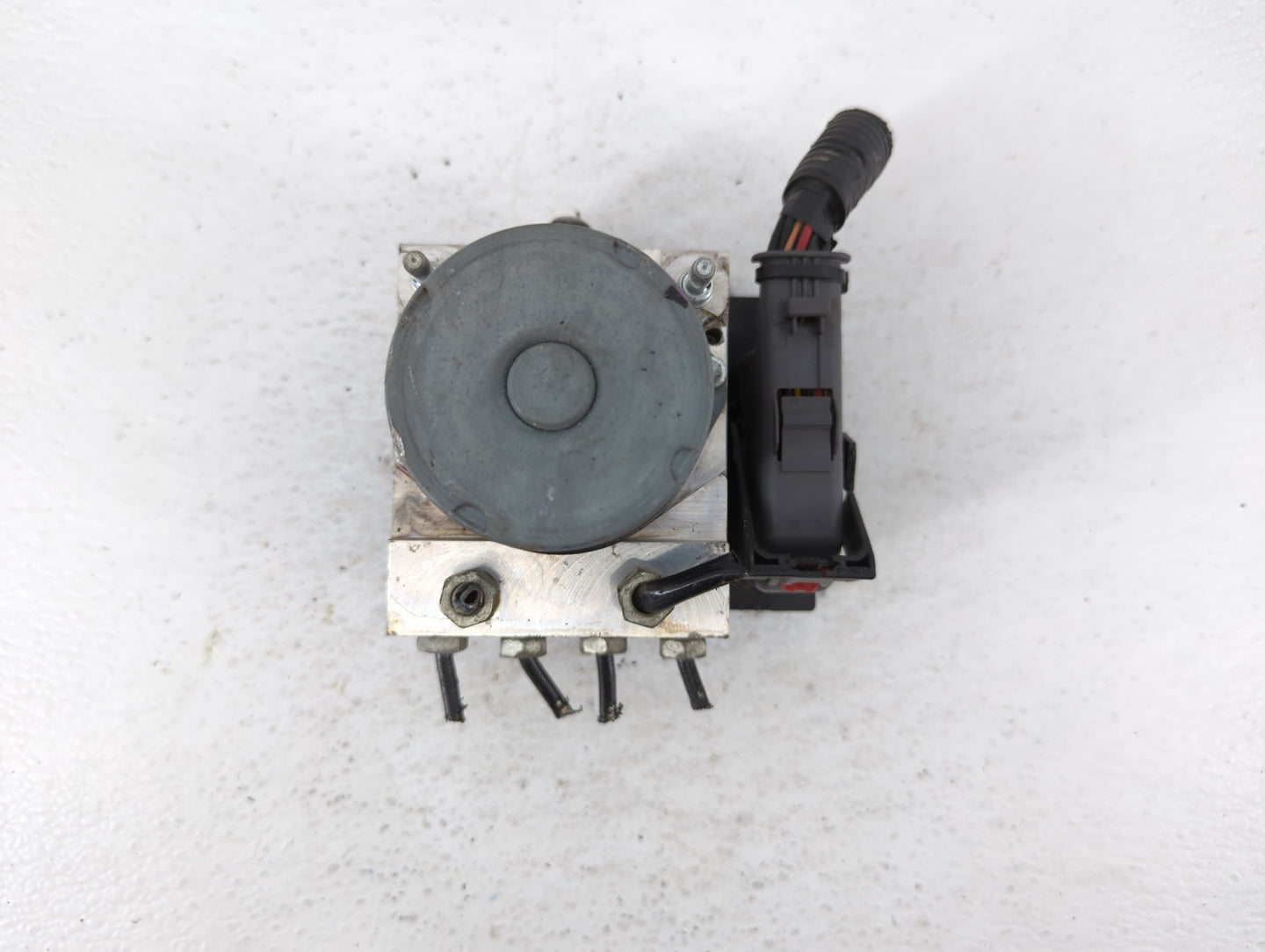 2017 Chevrolet Traverse ABS Pump Control Module Replacement P/N:22893248 Fits Fits 2012 2013 2014 2015 2016 OEM Used Auto Pa