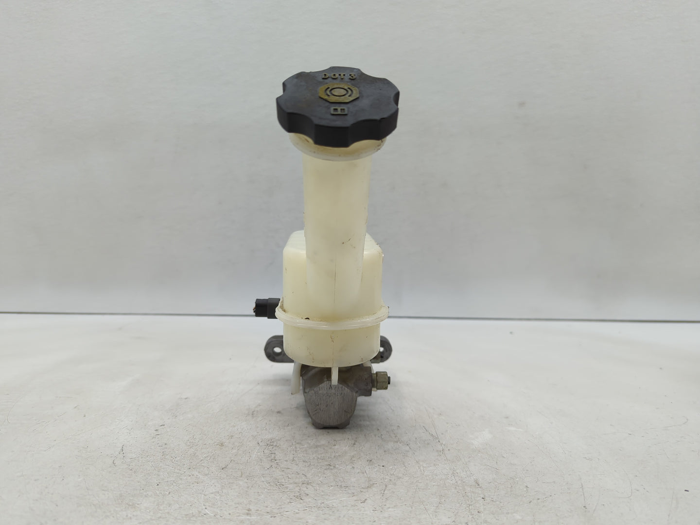 Chevrolet Traverse Brake Master Cylinder - Oemusedautoparts1.com