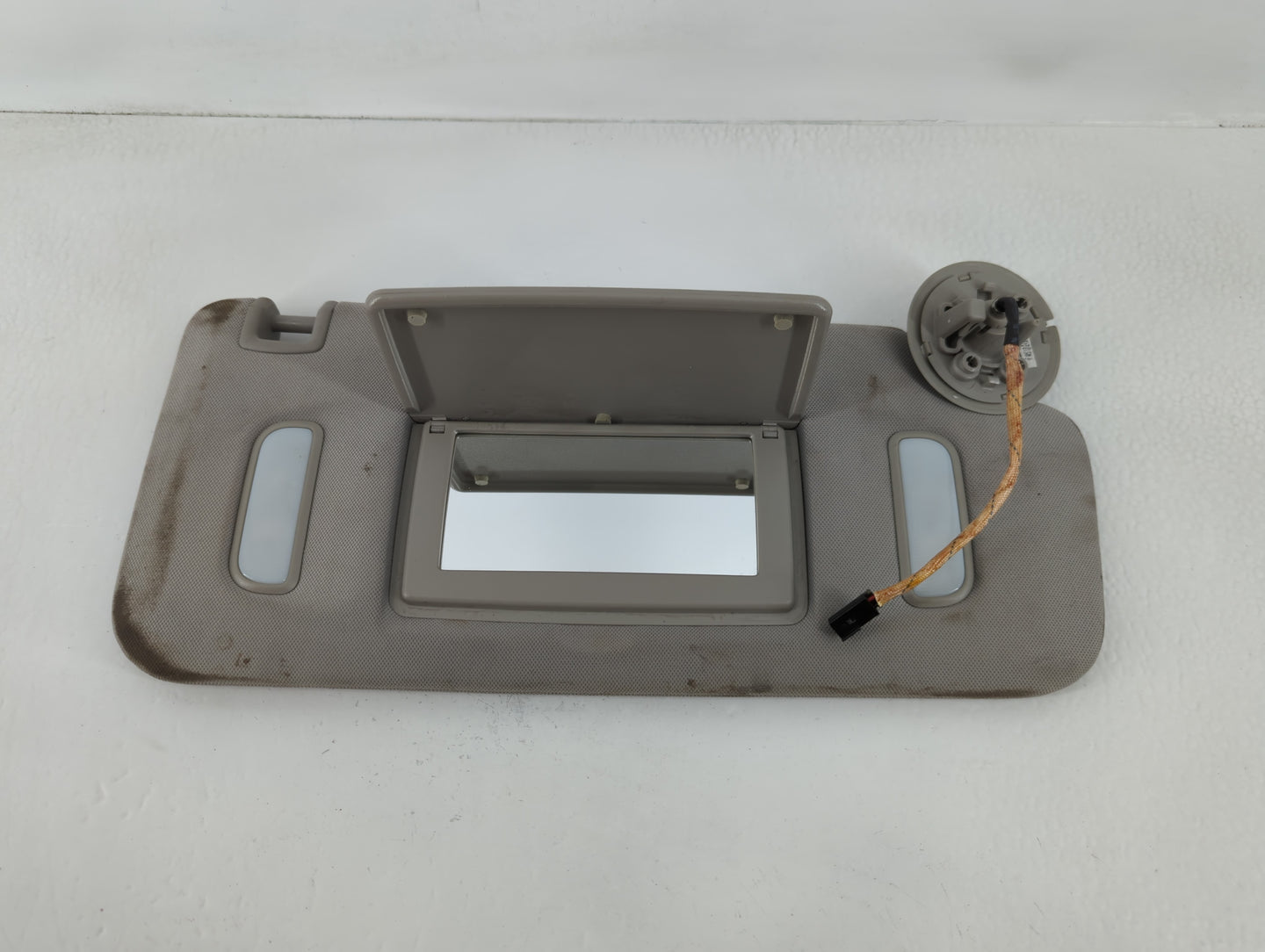 2015 Chevrolet Traverse Sun Visor Shade Replacement Driver Left Mirror Fits OEM Used Auto Parts - Oemusedautoparts1.com