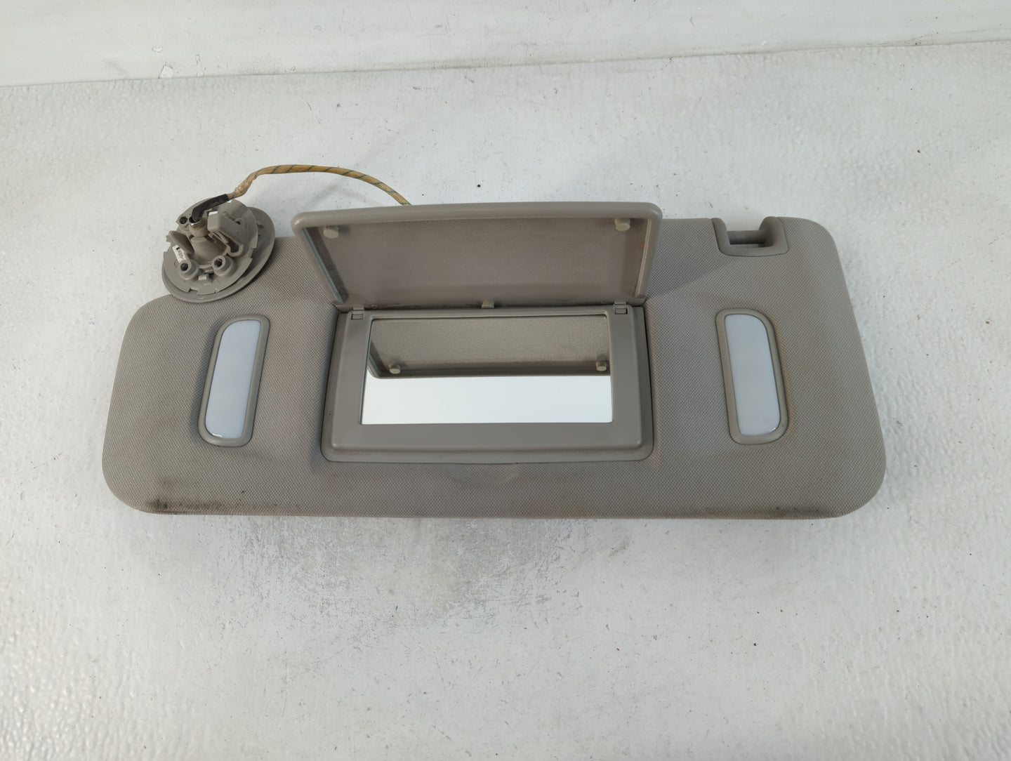 2015 Chevrolet Traverse Sun Visor Shade Replacement Driver Left Mirror Fits OEM Used Auto Parts - Oemusedautoparts1.com