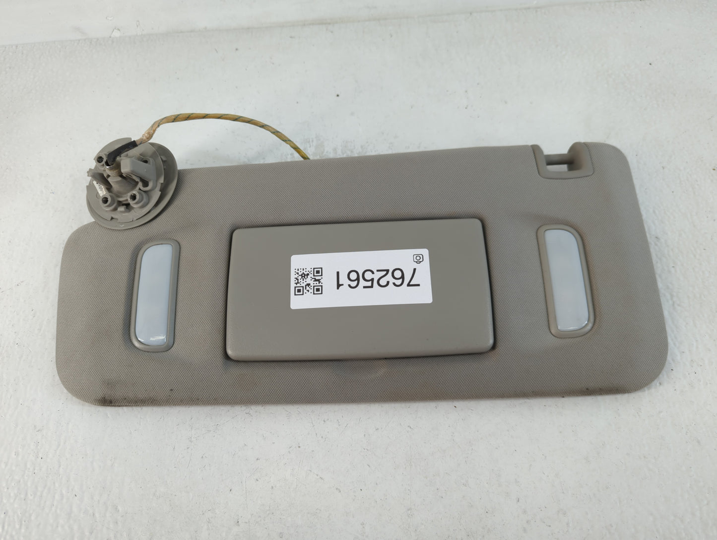 2015 Chevrolet Traverse Sun Visor Shade Replacement Driver Left Mirror Fits OEM Used Auto Parts - Oemusedautoparts1.com