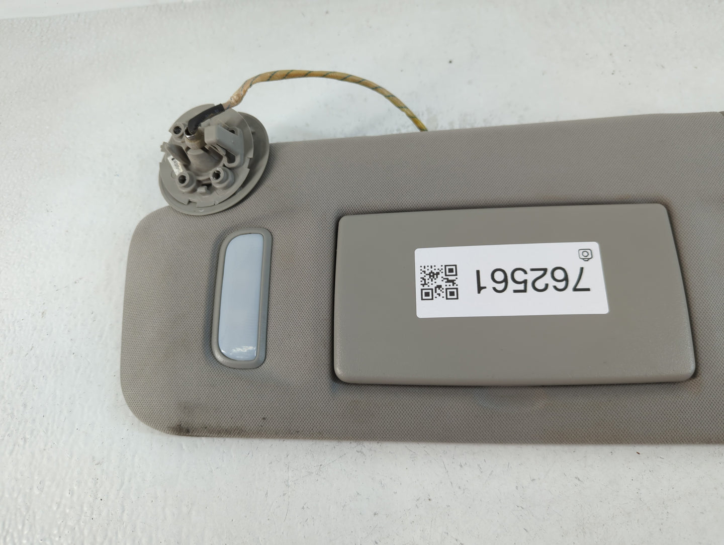 2015 Chevrolet Traverse Sun Visor Shade Replacement Driver Left Mirror Fits OEM Used Auto Parts - Oemusedautoparts1.com