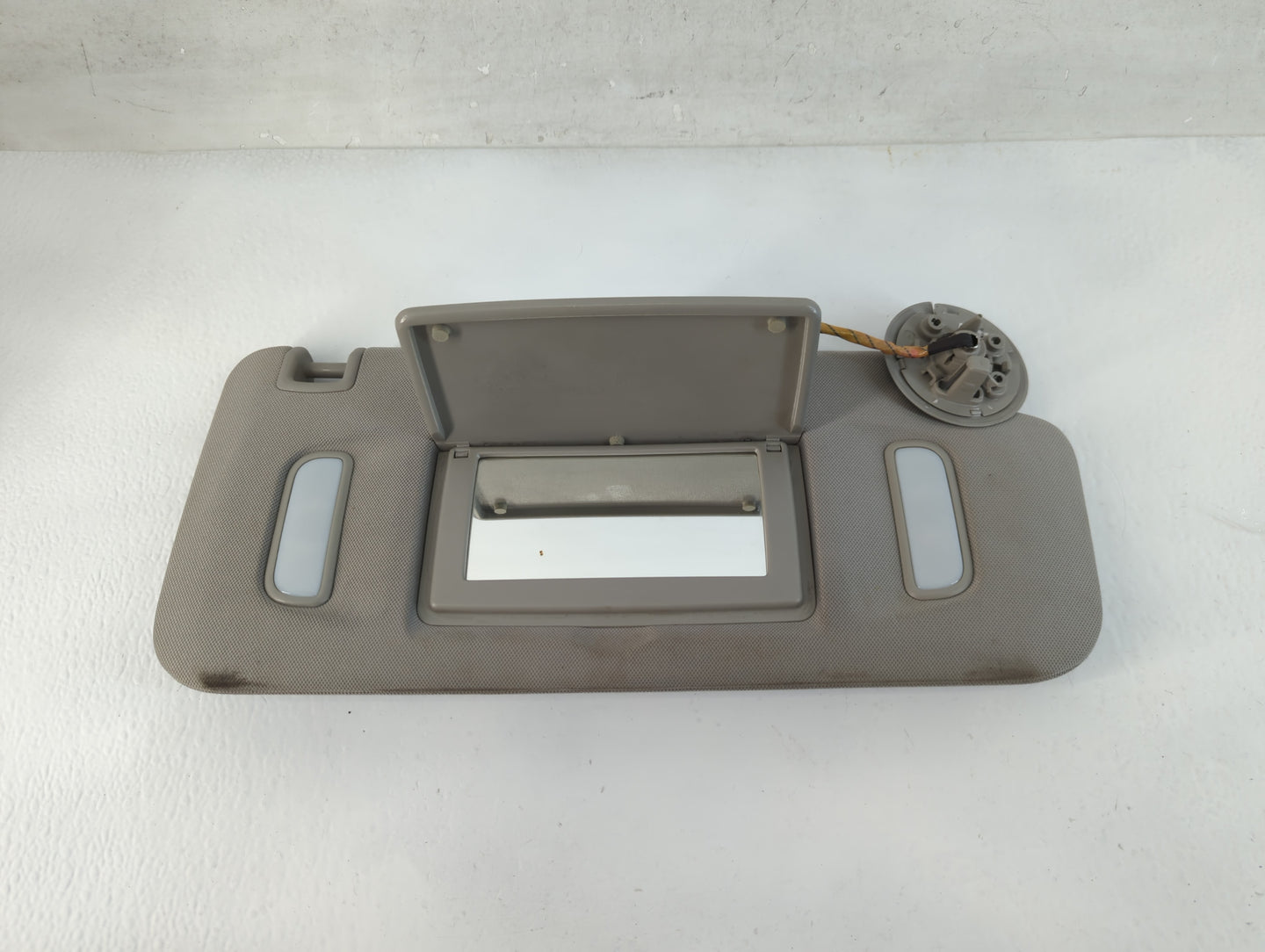 2015 Chevrolet Traverse Sun Visor Shade Replacement Passenger Right Mirror Fits OEM Used Auto Parts - Oemusedautoparts1.com