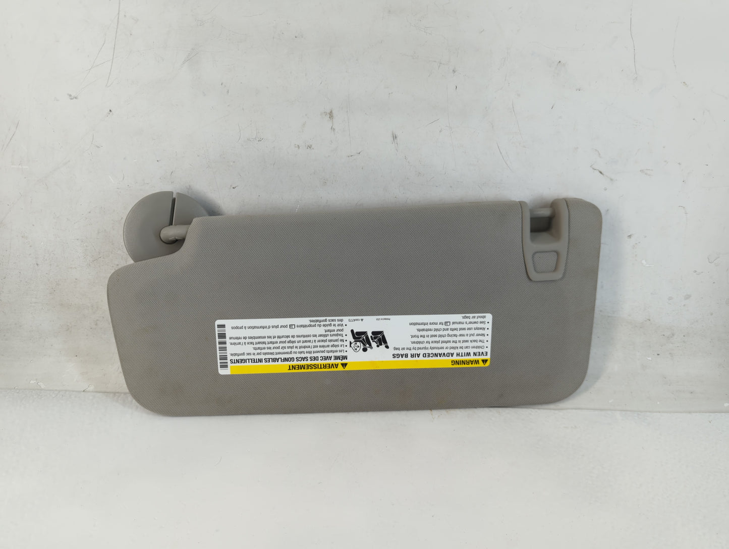 2015 Chevrolet Traverse Sun Visor Shade Replacement Passenger Right Mirror Fits OEM Used Auto Parts - Oemusedautoparts1.com