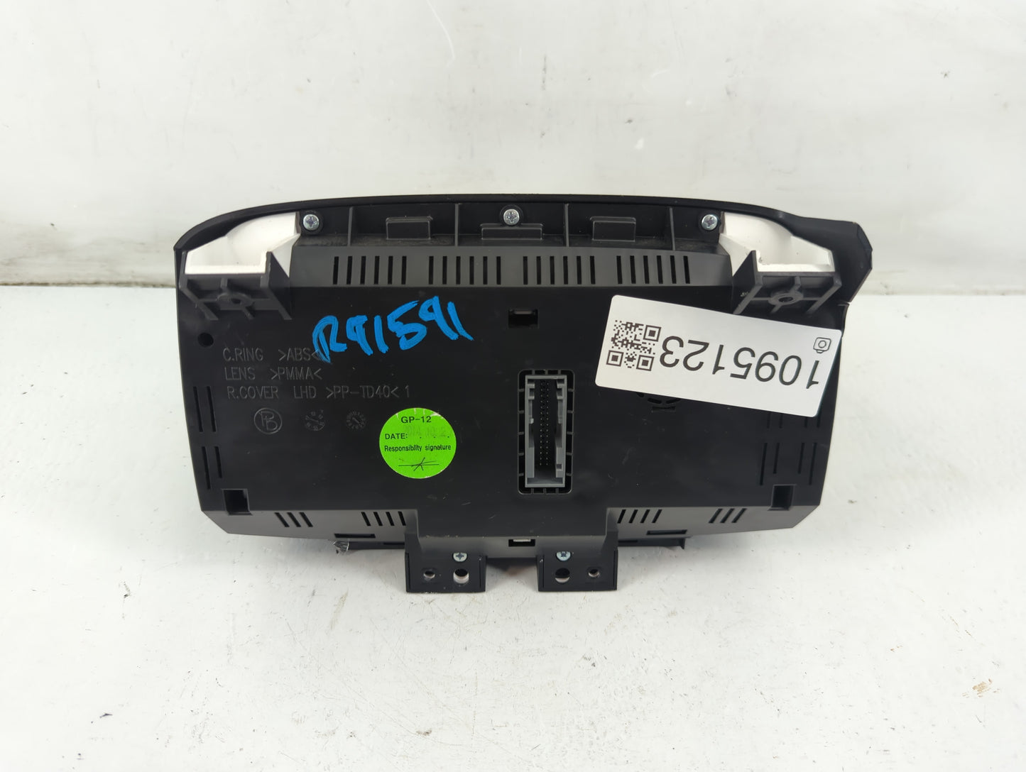 2015 Chevrolet Trax Instrument Cluster Speedometer Gauges P/N:95440997 Fits OEM Used Auto Parts - Oemusedautoparts1.com