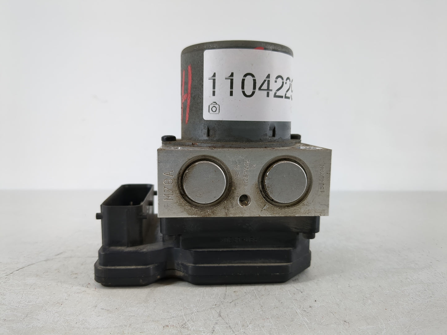 2015 Chevrolet Trax ABS Pump Control Module Replacement P/N:94541506 Fits OEM Used Auto Parts - Oemusedautoparts1.com