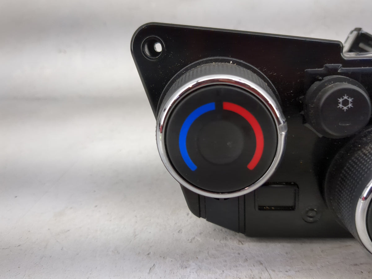 2015 Chevrolet Trax Climate Control Module Temperature AC/Heater Replacement P/N:95276583 Fits OEM Used Auto Parts - Oemused