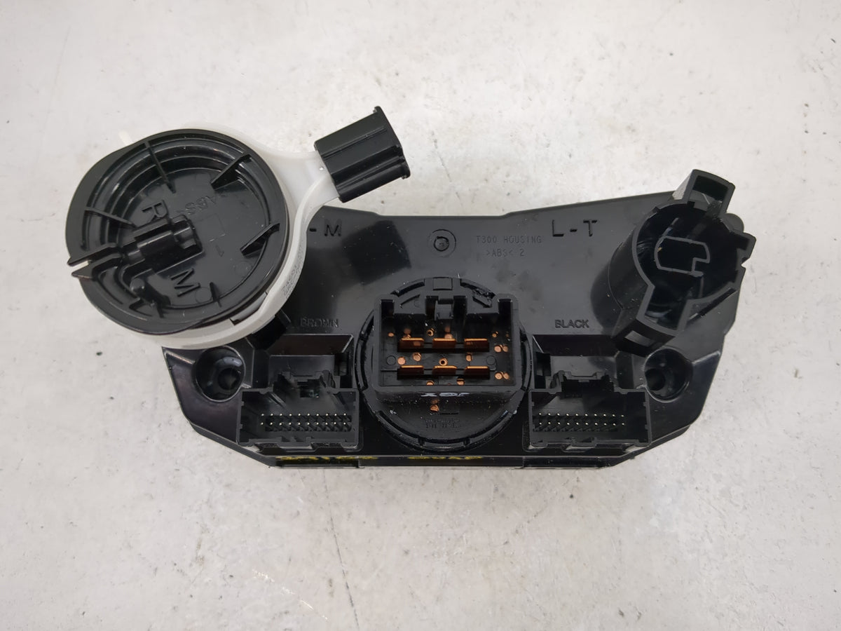 2015 Chevrolet Trax Climate Control Module Temperature AC/Heater Replacement P/N:95276583 Fits OEM Used Auto Parts - Oemused