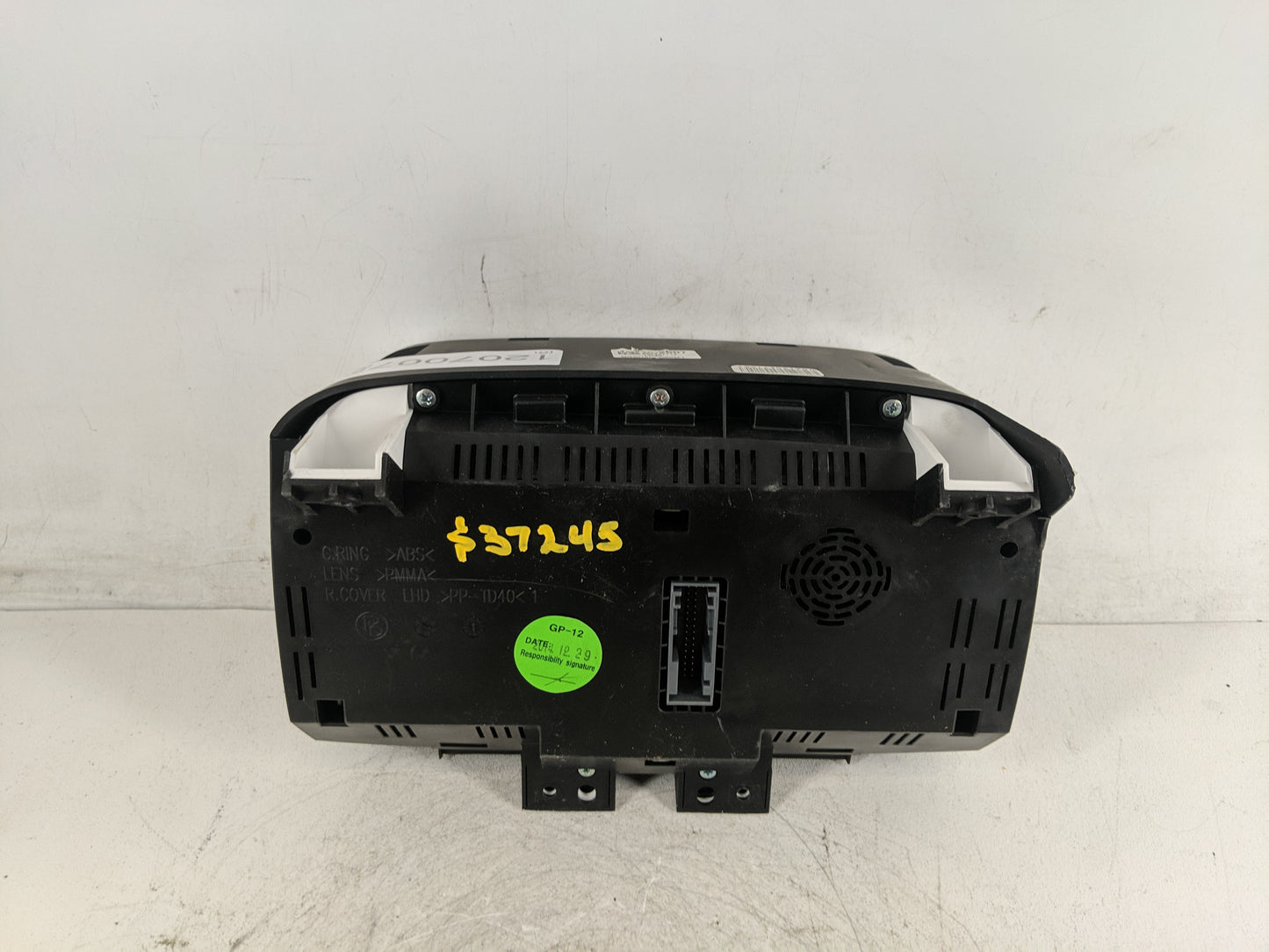 2015-2016 Chevrolet Trax Instrument Cluster Speedometer Gauges P/N:94532507 Fits Fits 2015 2016 OEM Used Auto Parts - Oemuse