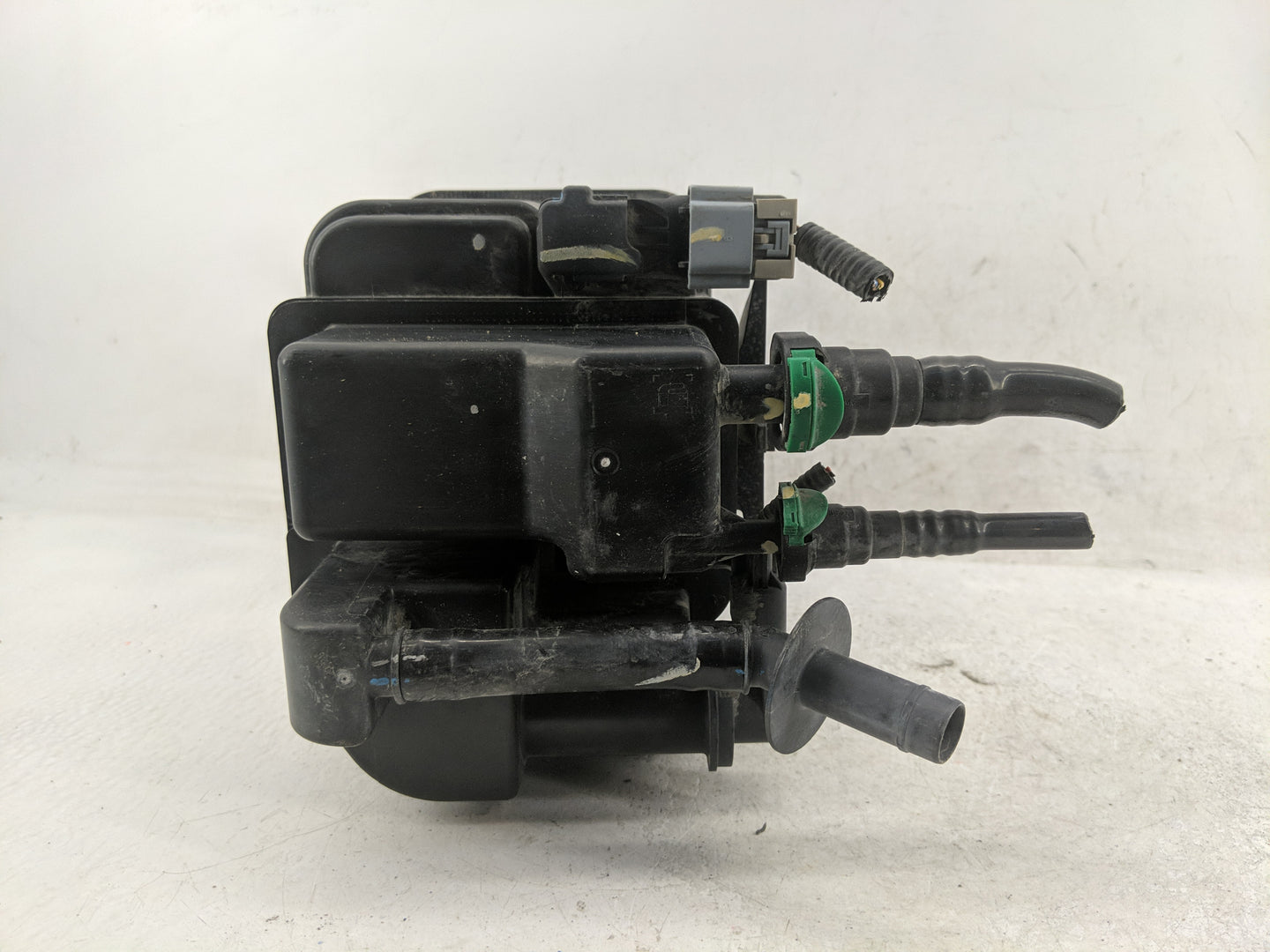2015 Chevrolet Trax Fuel Vapor Charcoal Canister - Oemusedautoparts1.com