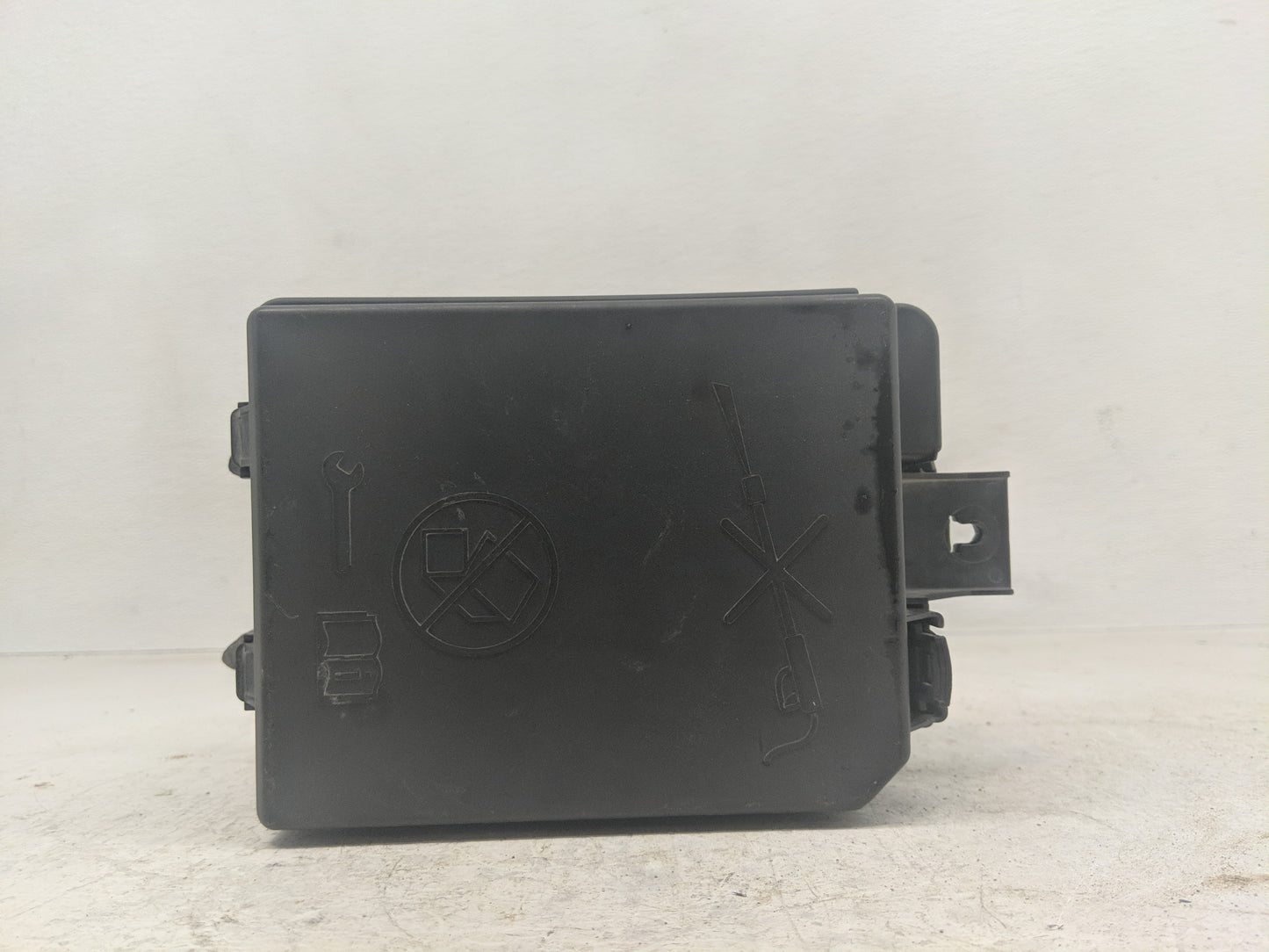 2013-2015 Chevrolet Trax Fusebox Fuse Box Panel Relay Module P/N:95131333 Fits Fits 2013 2014 2015 OEM Used Auto Parts - Oem