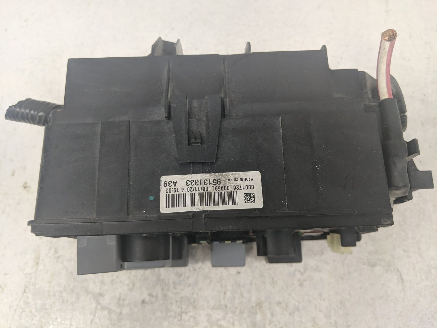 2013-2015 Chevrolet Trax Fusebox Fuse Box Panel Relay Module P/N:95131333 Fits Fits 2013 2014 2015 OEM Used Auto Parts - Oem