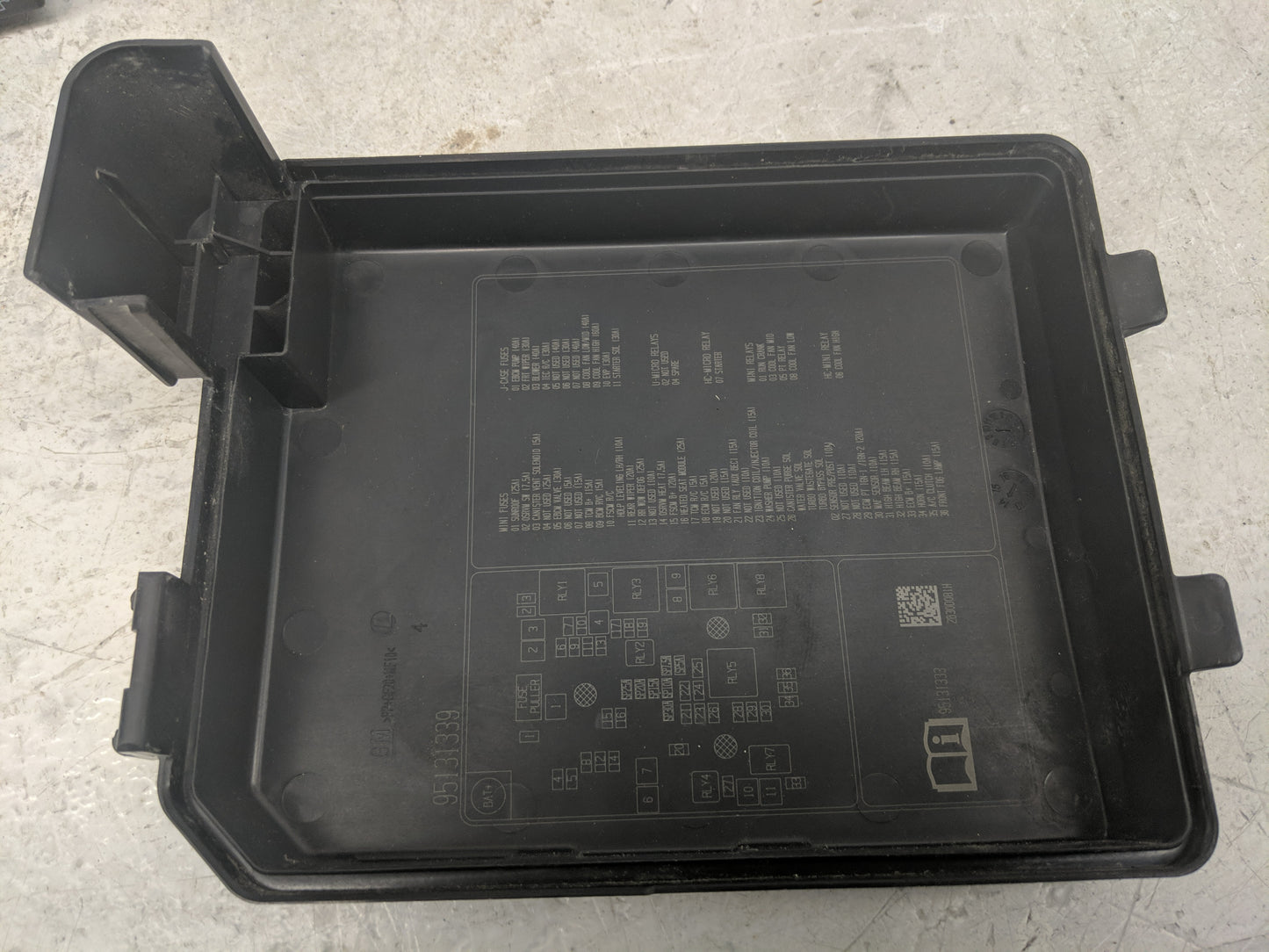 2013-2015 Chevrolet Trax Fusebox Fuse Box Panel Relay Module P/N:95131333 Fits Fits 2013 2014 2015 OEM Used Auto Parts - Oem