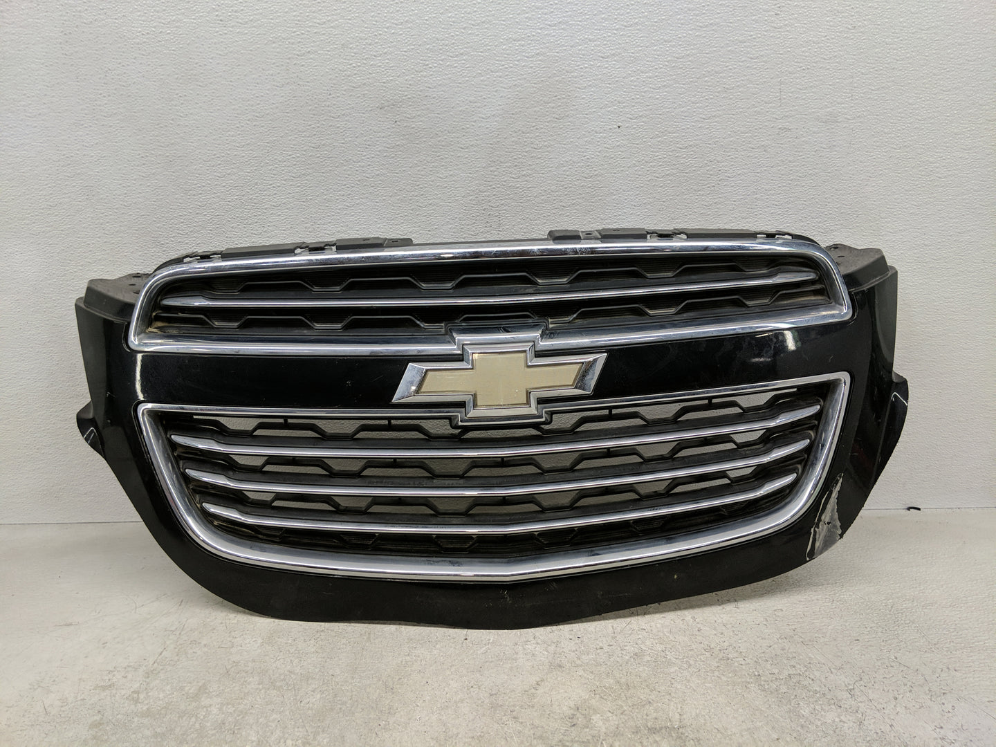 2015-2016 Chevrolet Trax Front Grille Bumper Not Included - Oemusedautoparts1.com