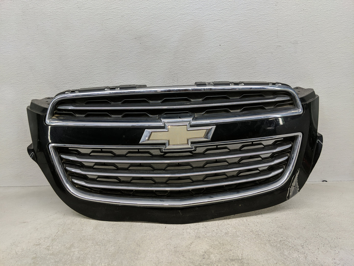 2015-2016 Chevrolet Trax Front Grille Bumper Not Included - Oemusedautoparts1.com