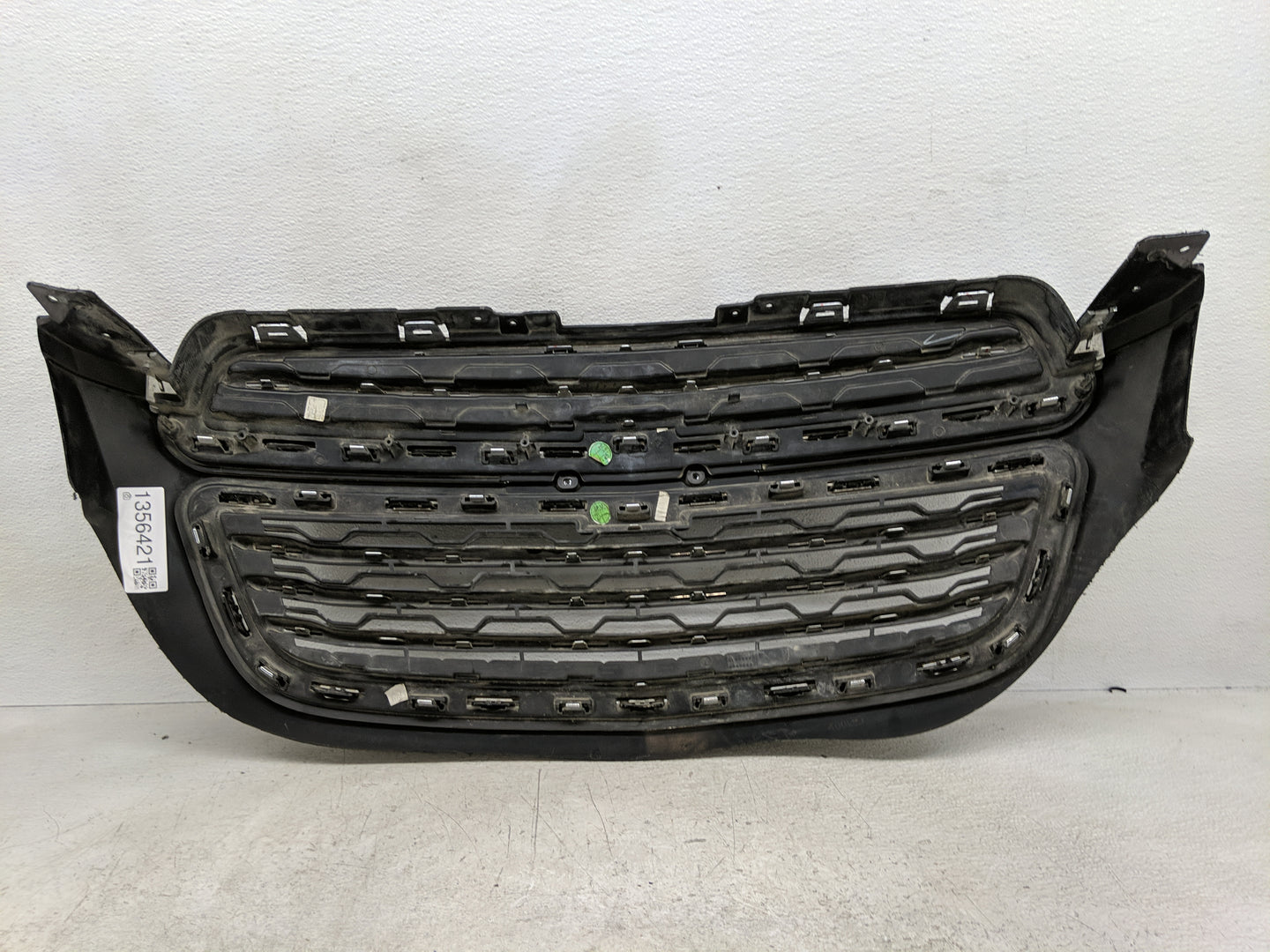 2015-2016 Chevrolet Trax Front Grille Bumper Not Included - Oemusedautoparts1.com