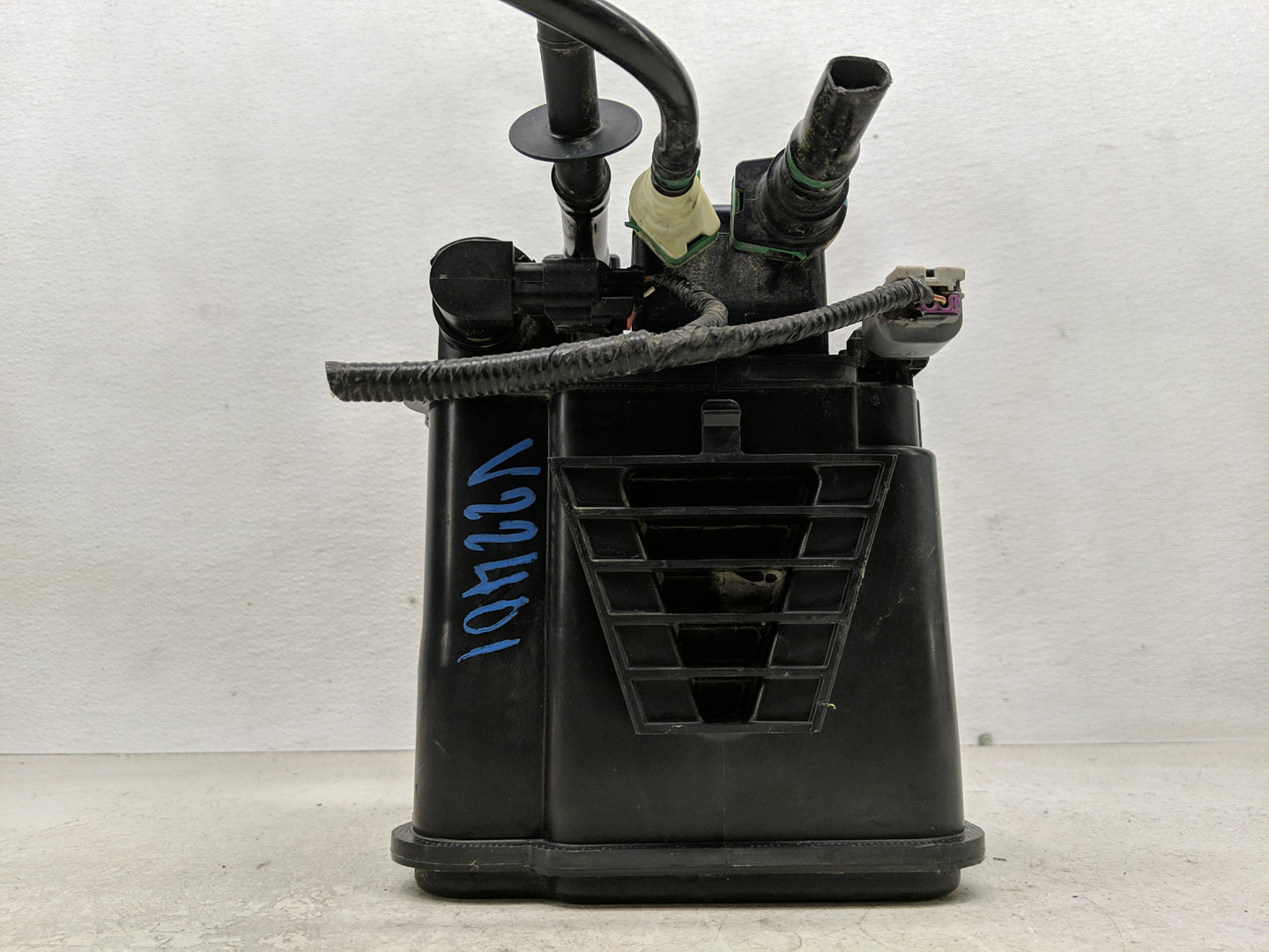 2015 Chevrolet Trax Fuel Vapor Charcoal Canister 1357681 - Oemusedautoparts1.com